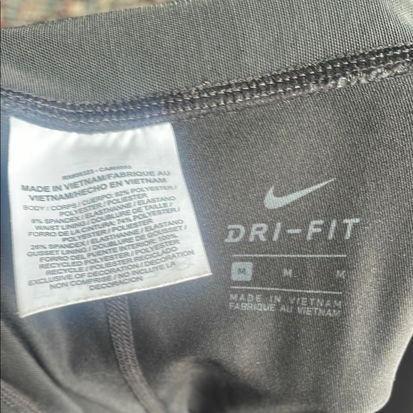 Nike Black 7/8 length Leggings - Picture 6 of 9